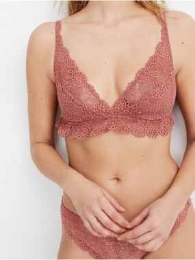 Madewell Eyelet Lace Nichole Pull-On
Bralette